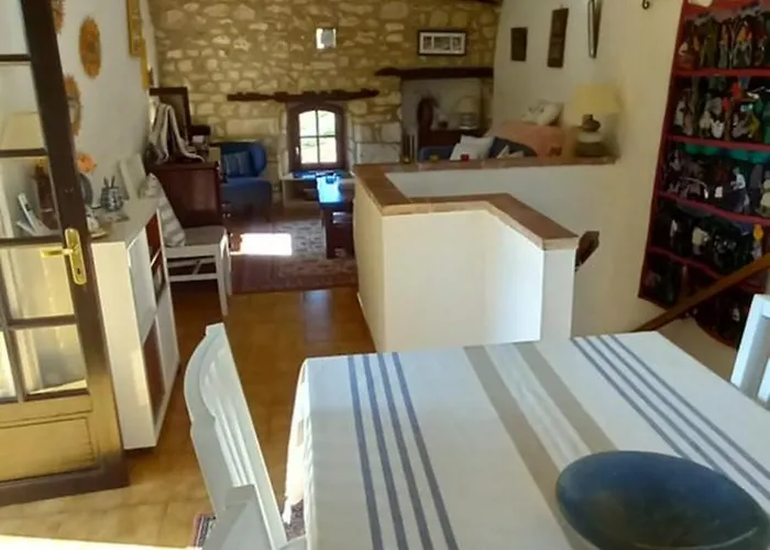 De La Tarabelle, Maison Entiere Avec Grand Patio Et A La Campagne Ferienhaus *