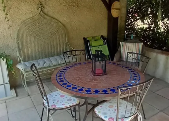 Ferienhaus De La Tarabelle, Maison Entiere Avec Grand Patio Et A La Campagne Frausseilles