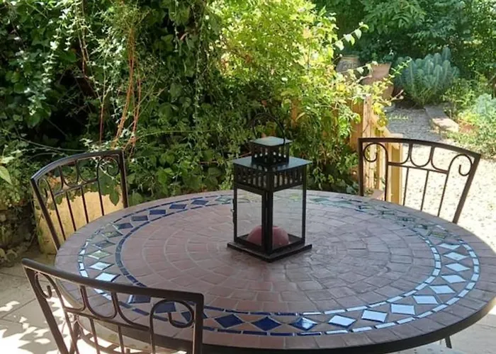 De La Tarabelle, Maison Entiere Avec Grand Patio Et A La Campagne * Frausseilles