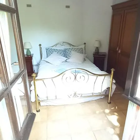 De La Tarabelle, Maison Entiere Avec Grand Patio Et A La Campagne Frausseilles