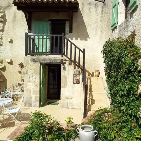 Holiday home De La Tarabelle, Maison Entiere Avec Grand Patio Et A La Campagne *