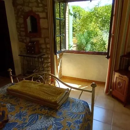 De La Tarabelle, Maison Entière Avec Grand Patio Et à La Campagne Casa de Férias Frausseilles