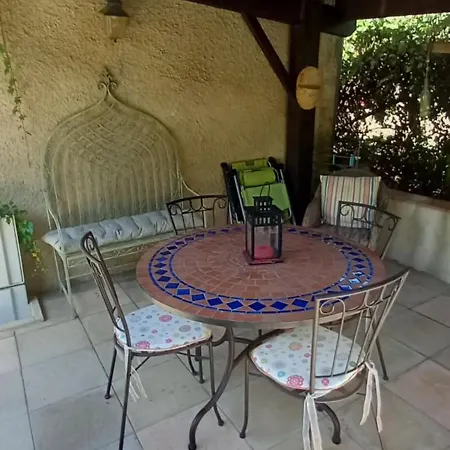 Casa de Férias De La Tarabelle, Maison Entière Avec Grand Patio Et à La Campagne Frausseilles