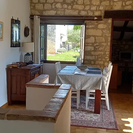 De La Tarabelle, Maison Entiere Avec Grand Patio Et A La Campagne Holiday home Frausseilles