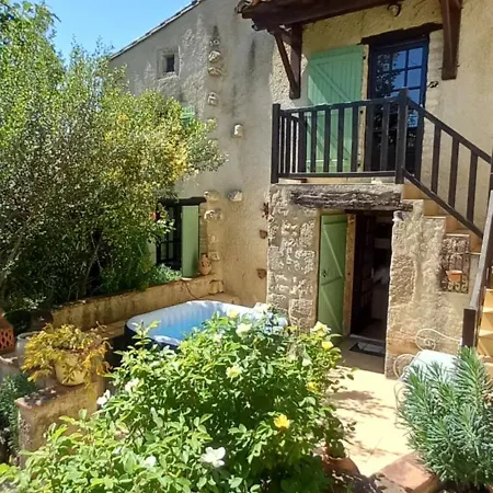 De La Tarabelle, Maison Entiere Avec Grand Patio Et A La Campagne Holiday home