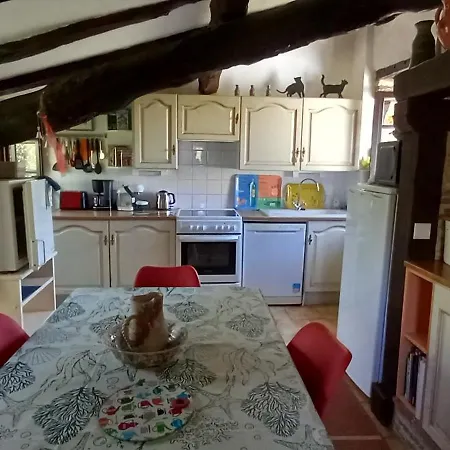 Casa de Férias De La Tarabelle, Maison Entière Avec Grand Patio Et à La Campagne Frausseilles