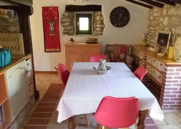 De La Tarabelle, Maison Entiere Avec Grand Patio Et A La Campagne Feriehus