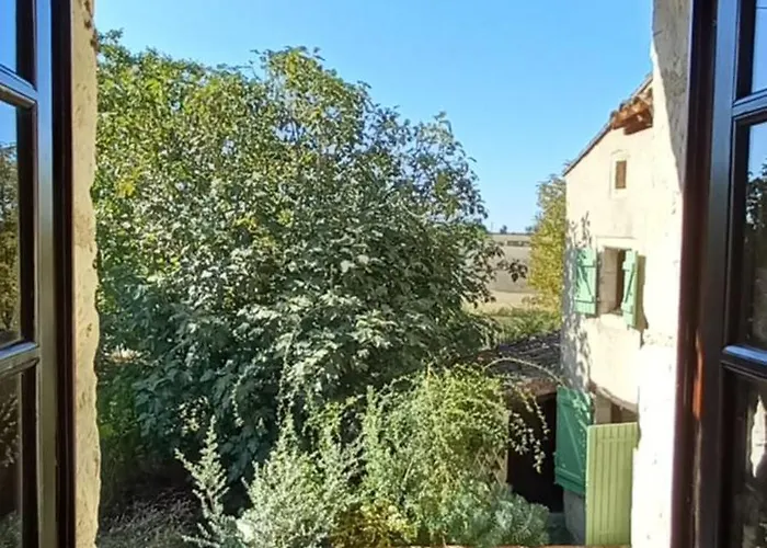 De La Tarabelle, Maison Entiere Avec Grand Patio Et A La Campagne Feriehus Frausseilles