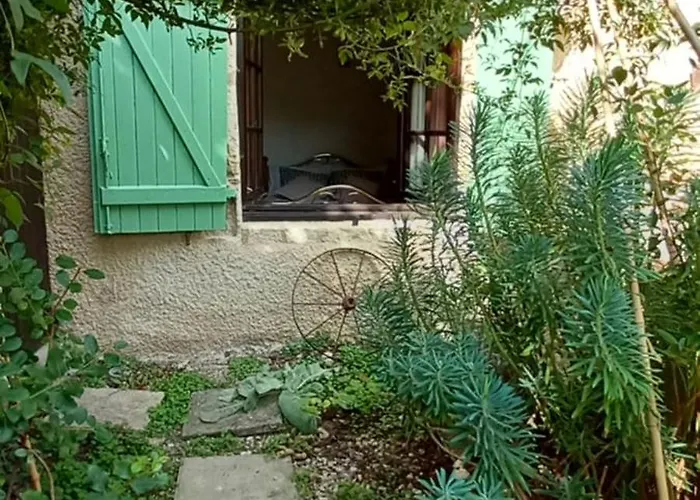 De La Tarabelle, Maison Entiere Avec Grand Patio Et A La Campagne Frausseilles
