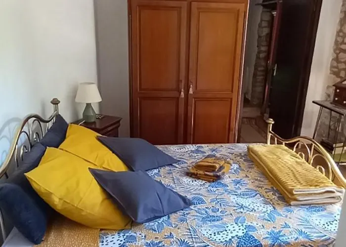 De La Tarabelle, Maison Entiere Avec Grand Patio Et A La Campagne Frausseilles