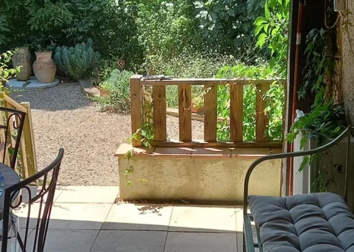 De La Tarabelle, Maison Entiere Avec Grand Patio Et A La Campagne Semesterbostad