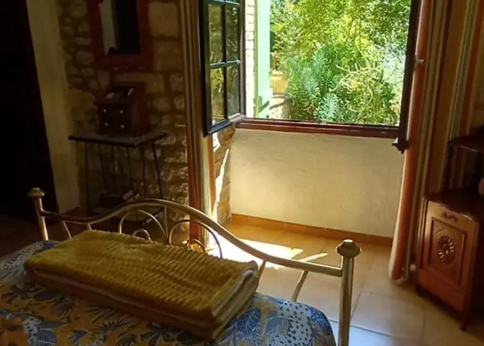 De La Tarabelle, Maison Entiere Avec Grand Patio Et A La Campagne Feriehus Frausseilles