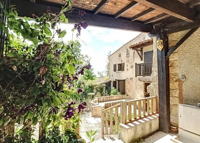 De La Tarabelle, Maison Entiere Avec Grand Patio Et A La Campagne Frausseilles